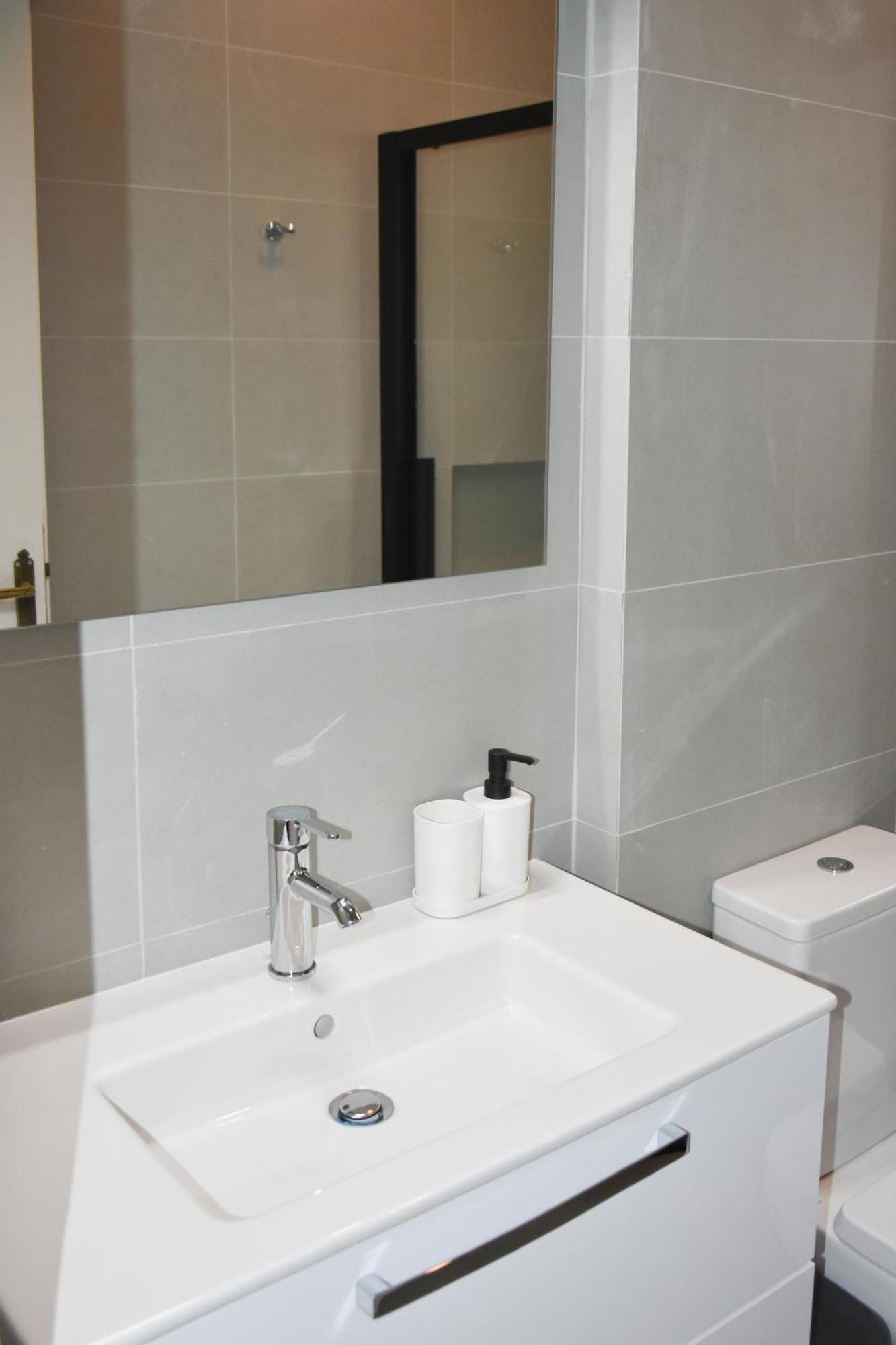 Spacious Modern Apartment In Pagkrati Афины Экстерьер фото