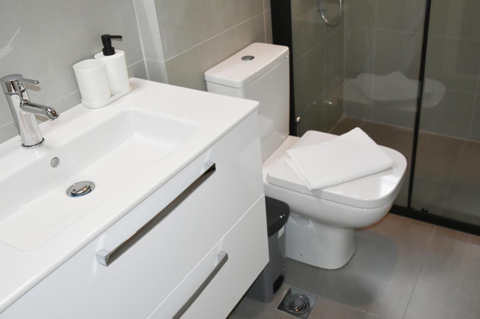 Spacious Modern Apartment In Pagkrati Афины Экстерьер фото
